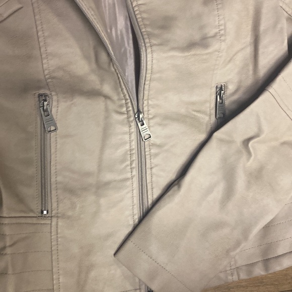 NWT Womens Coffeeshop beige faux leather fur Moto jacket - Picture 4 of 4